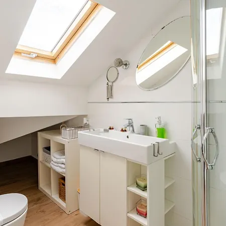 The White Attic Apartmán